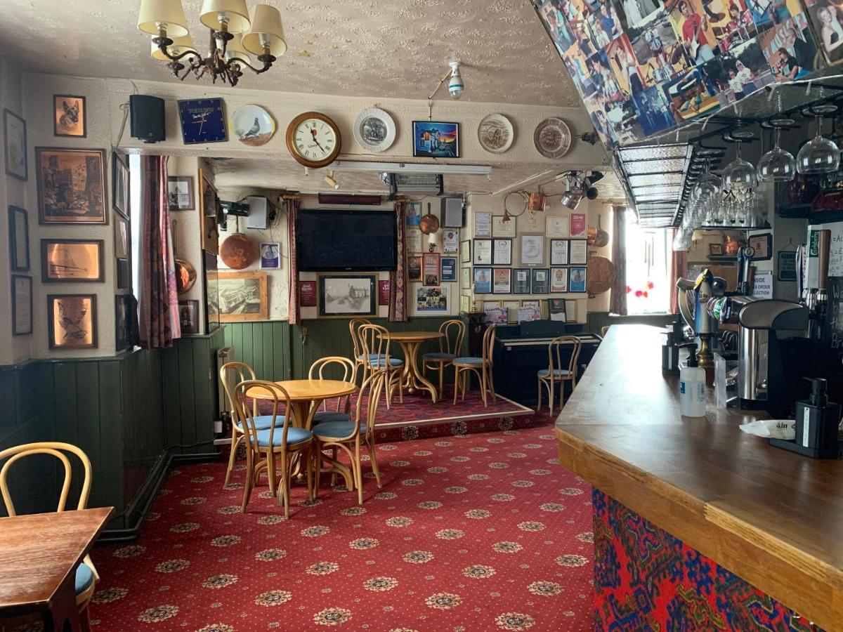 The Lion Brewery Hotel Ash  Eksteriør billede